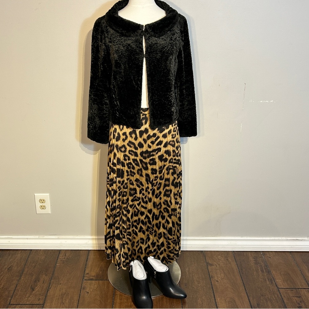 Gorgeous Leopard Print midi skirt size M